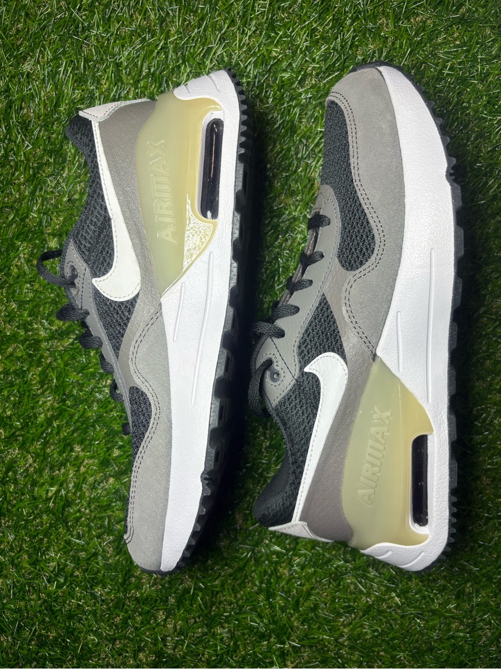Nike Air Max Men's Grey/ white/ black Sneakers 6.5 youth
